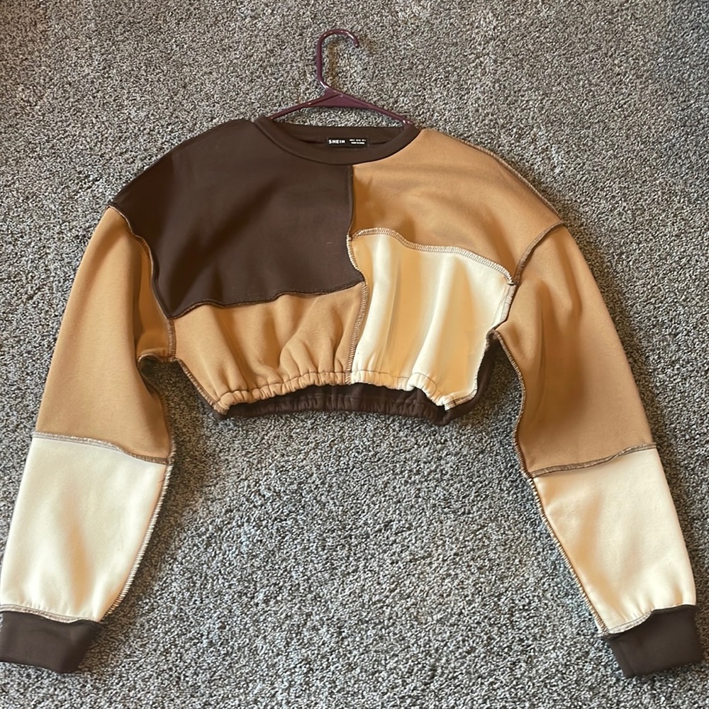 Brown shaded crew neck crop top, from SHEIN.